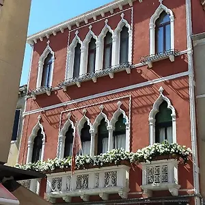 https://grand-palace-apartment.hotelinveneto.com