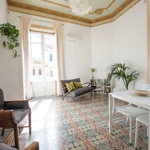 https://aria-rooms.palermohotels.org